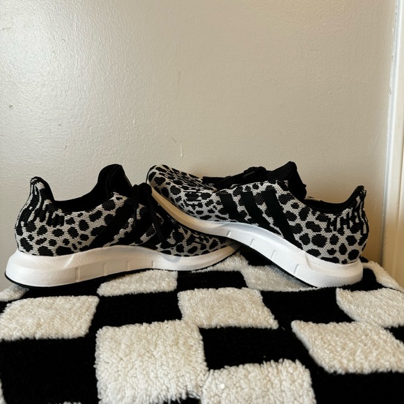 Adidas Originals Women's Swift Run Shoes - Picture 3 of 10